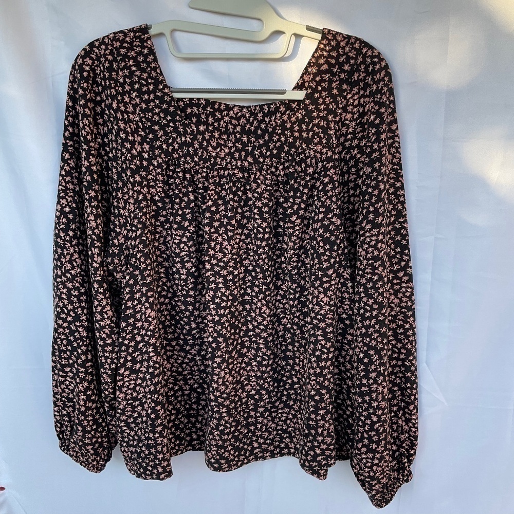 - Universal threads goods co peasant style blouse size L
